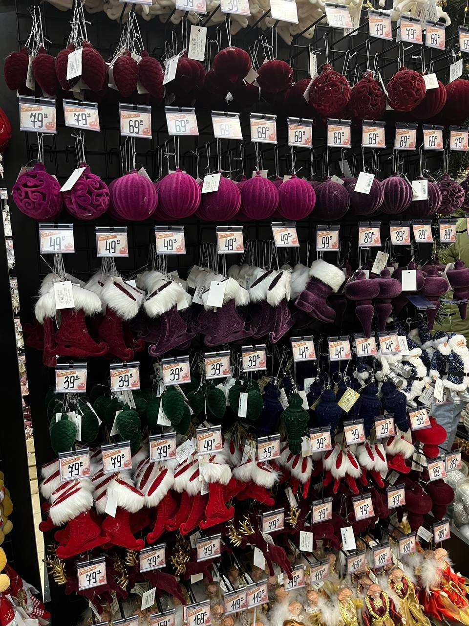 Новини Тернополя - фото з Гірлянди до 2000 гривень, а іграшки по 150: де дешевше та вигідніше купити новорічні прикраси