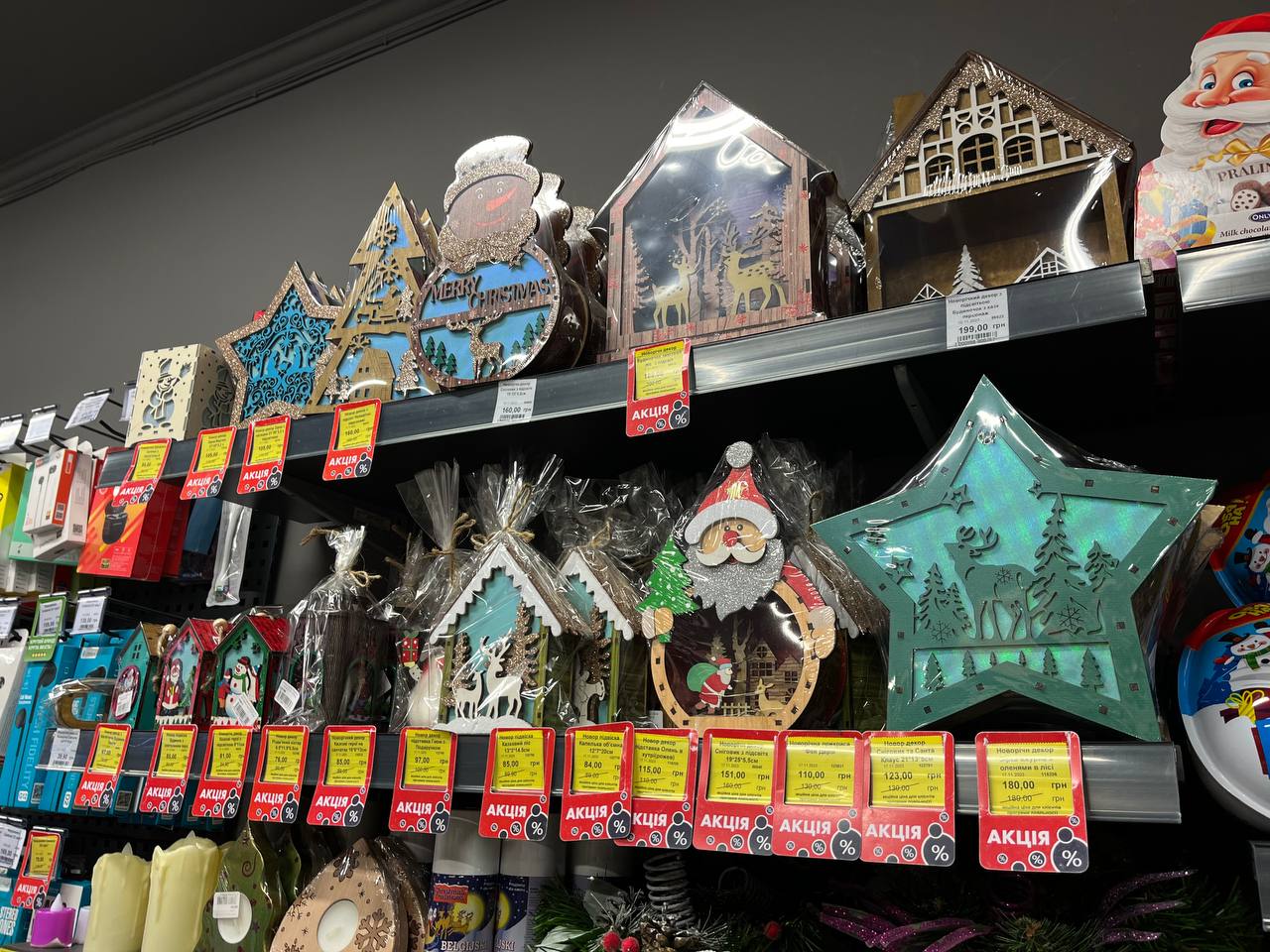 Новини Тернополя - фото з Гірлянди до 2000 гривень, а іграшки по 150: де дешевше та вигідніше купити новорічні прикраси