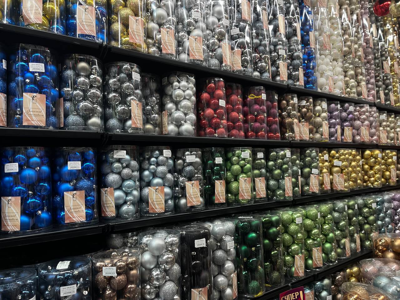 Новини Тернополя - фото з Гірлянди до 2000 гривень, а іграшки по 150: де дешевше та вигідніше купити новорічні прикраси