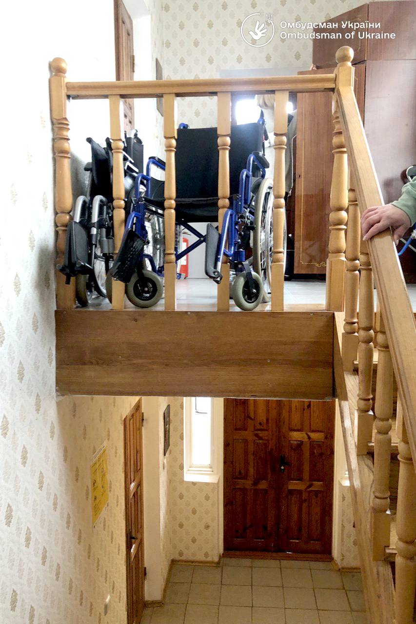 Новини Хмельницького - фото з У Хмельницькому перевірили будинок для літніх людей. Які порушення виявили На зображенні може бути: 1 особа, сеґвей та скутер