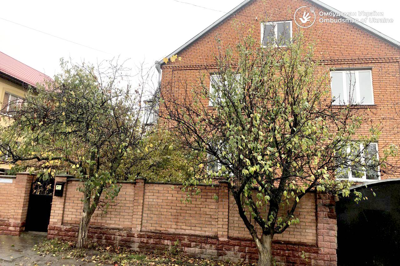 Новини Хмельницького - фото з У Хмельницькому перевірили будинок для літніх людей. Які порушення виявили На зображенні може бути: дерево