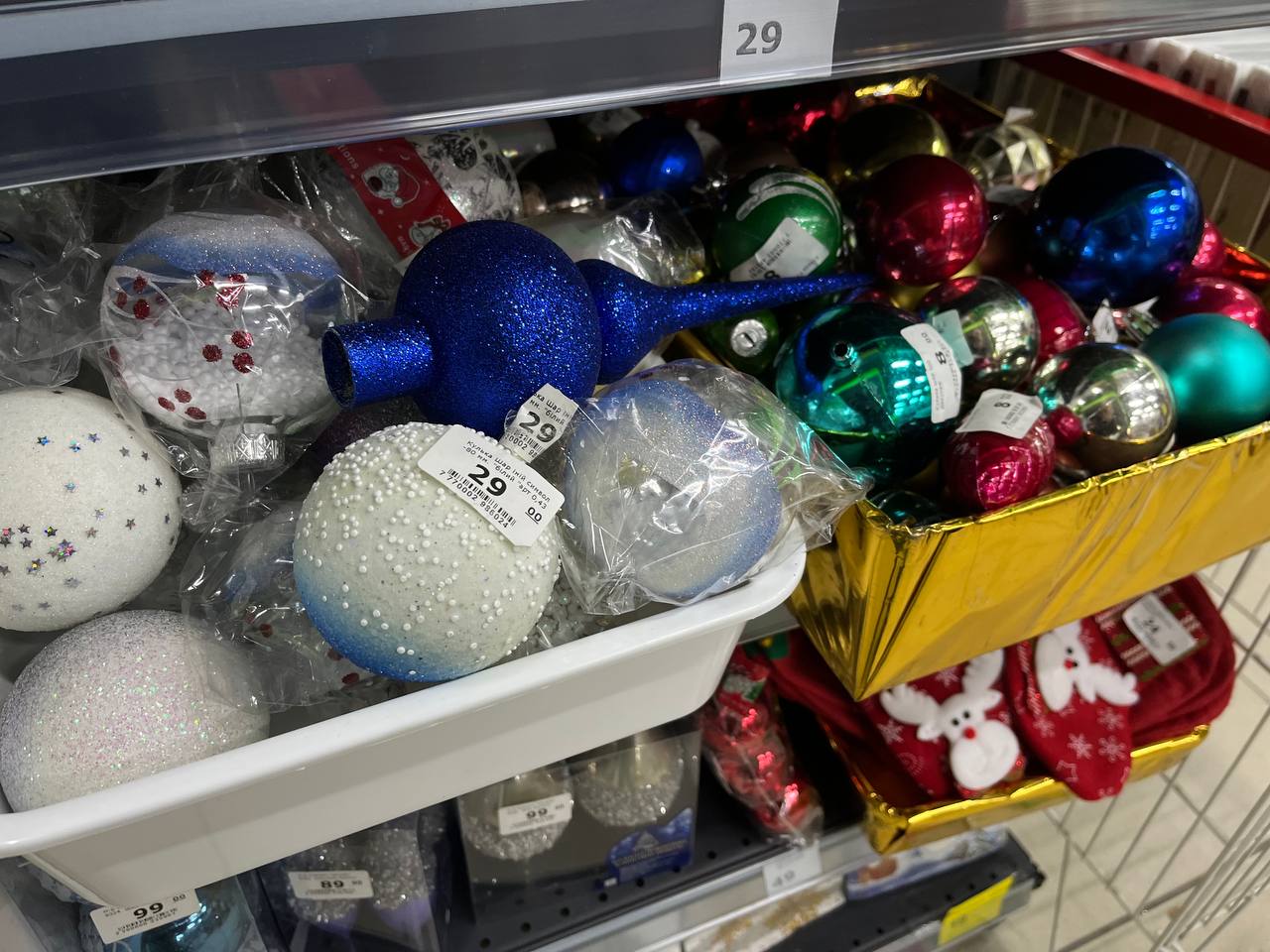 Новини Тернополя - фото з Гірлянди до 2000 гривень, а іграшки по 150: де дешевше та вигідніше купити новорічні прикраси