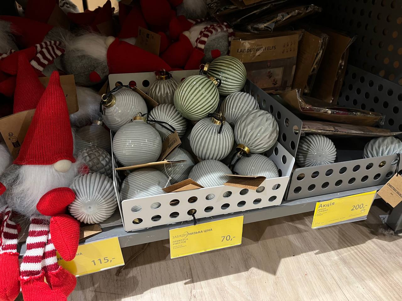 Новини Тернополя - фото з Гірлянди до 2000 гривень, а іграшки по 150: де дешевше та вигідніше купити новорічні прикраси