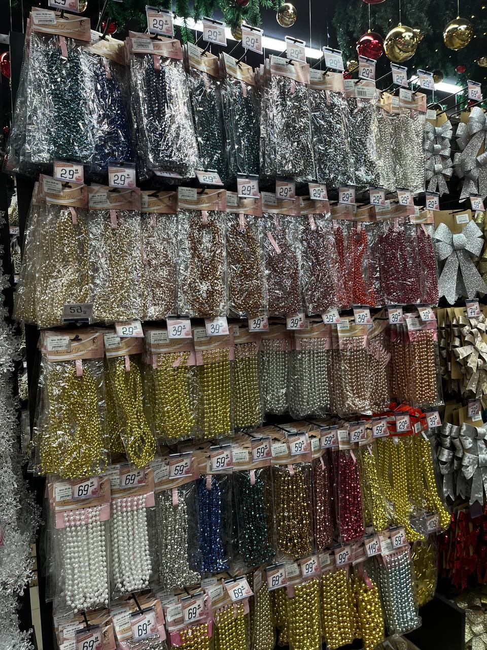 Новини Тернополя - фото з Гірлянди до 2000 гривень, а іграшки по 150: де дешевше та вигідніше купити новорічні прикраси