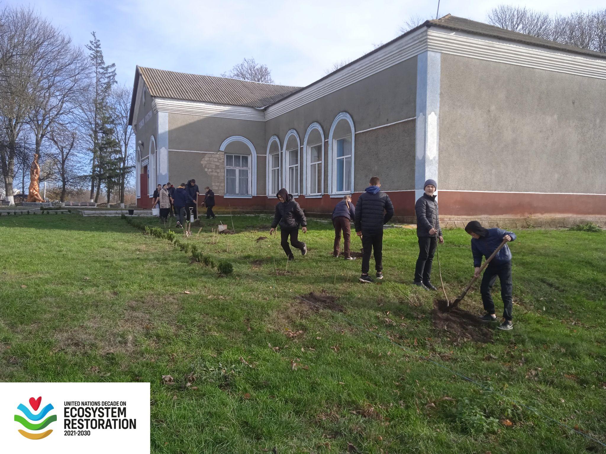 Новини Козятина - фото з У селі Зозулинці висадили сквер «Надії»