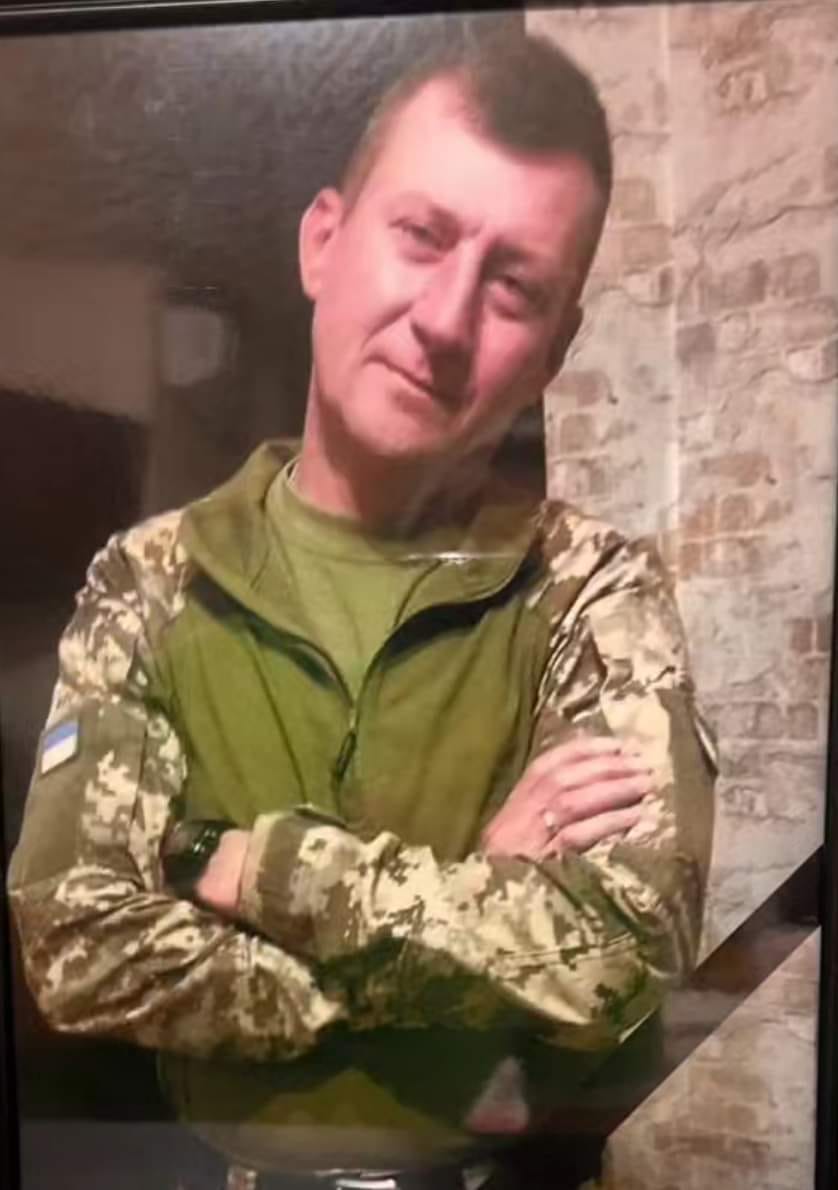 Новини Козятина - фото з Громада зустріла Сергія Годзя та Івана Базелюка на колінах в сльозах і з квітами