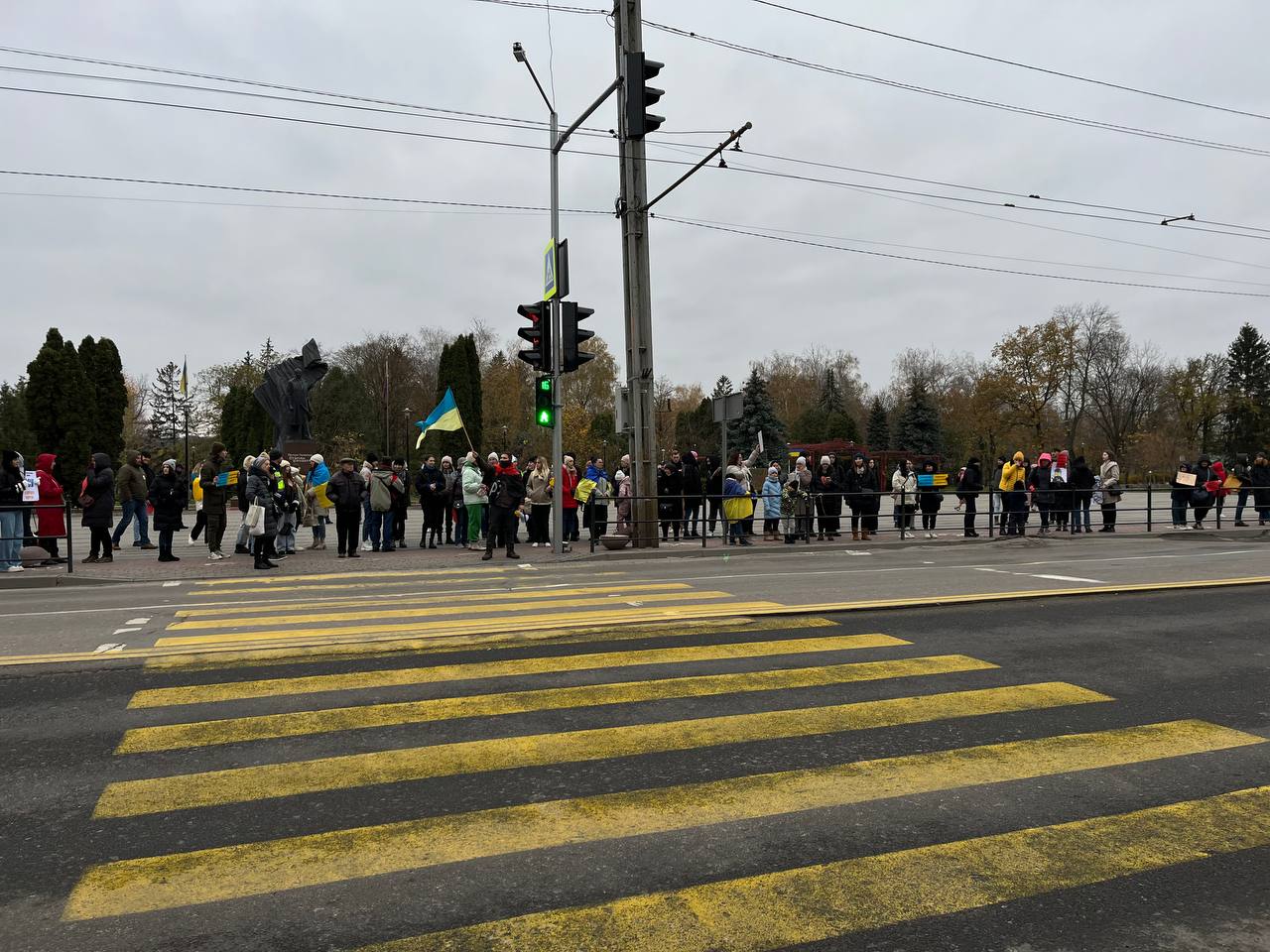 Новини Тернополя - фото з Давайте дрон, а не бруківку! Тернополяни вимагають збільшити витрати на армію