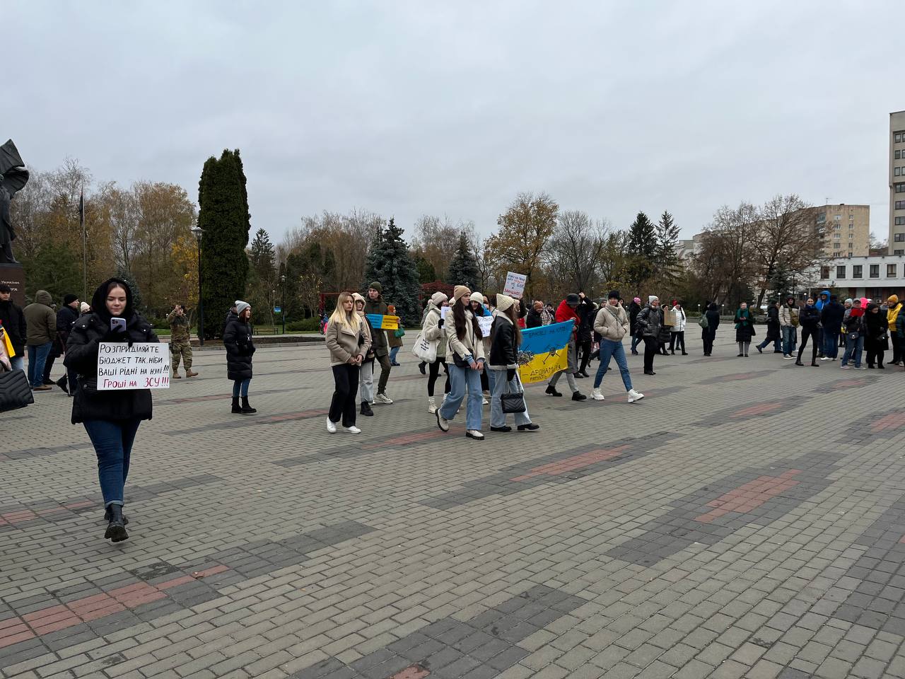 Новини Тернополя - фото з Давайте дрон, а не бруківку! Тернополяни вимагають збільшити витрати на армію