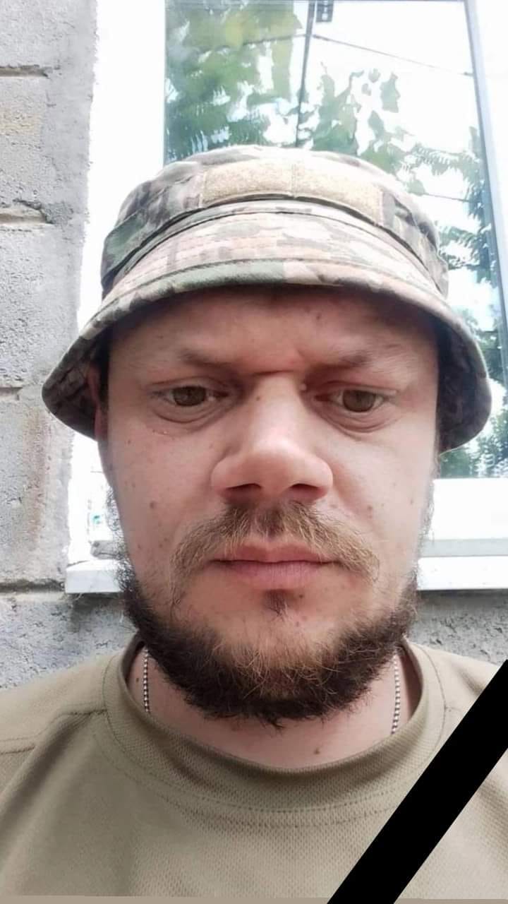 Новини Козятина - фото з Громада зустріла Сергія Годзя та Івана Базелюка на колінах в сльозах і з квітами