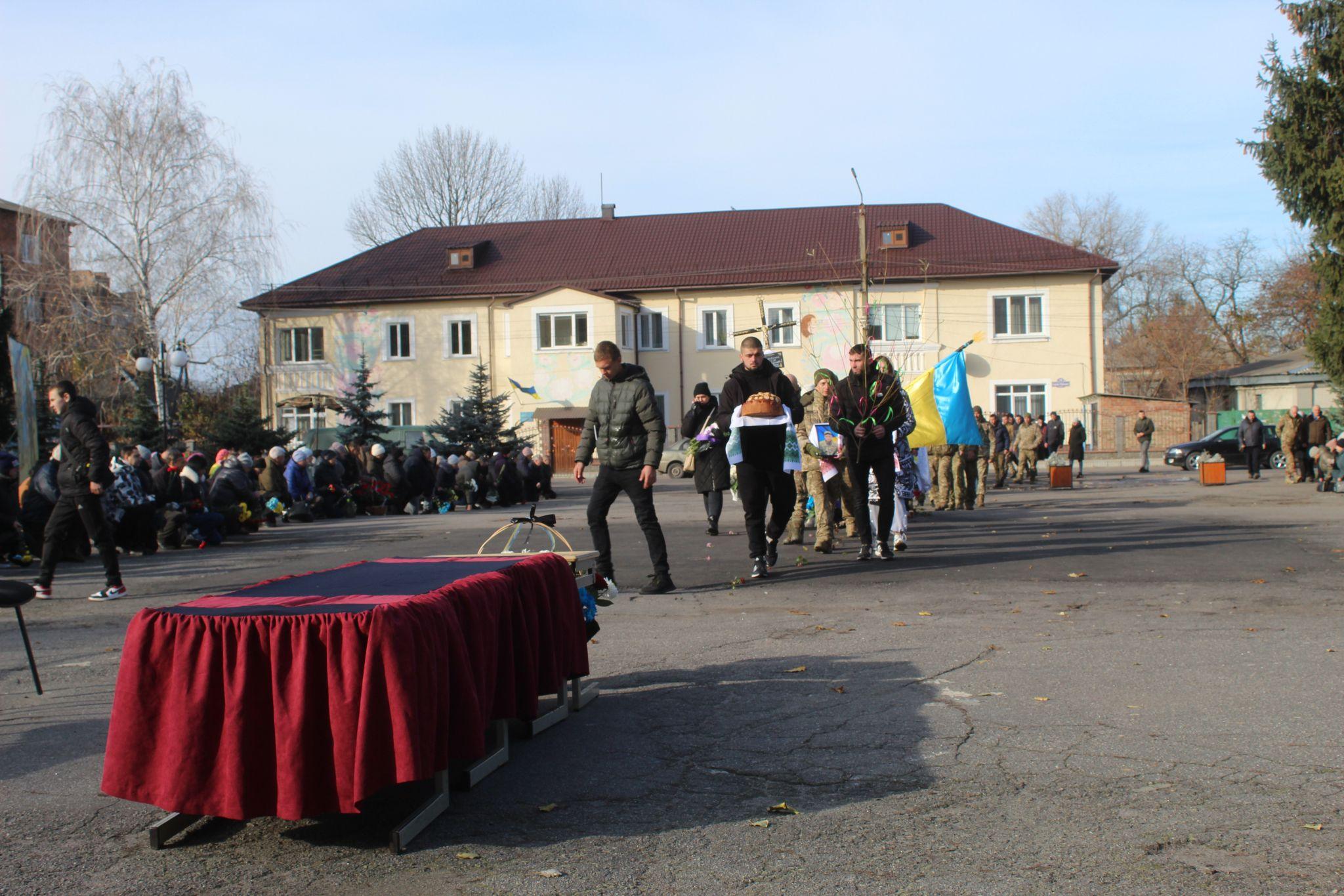 Новини Козятина - фото з «Витяг з-під обстрілу, поспішав до інших поранених та самого накрило»