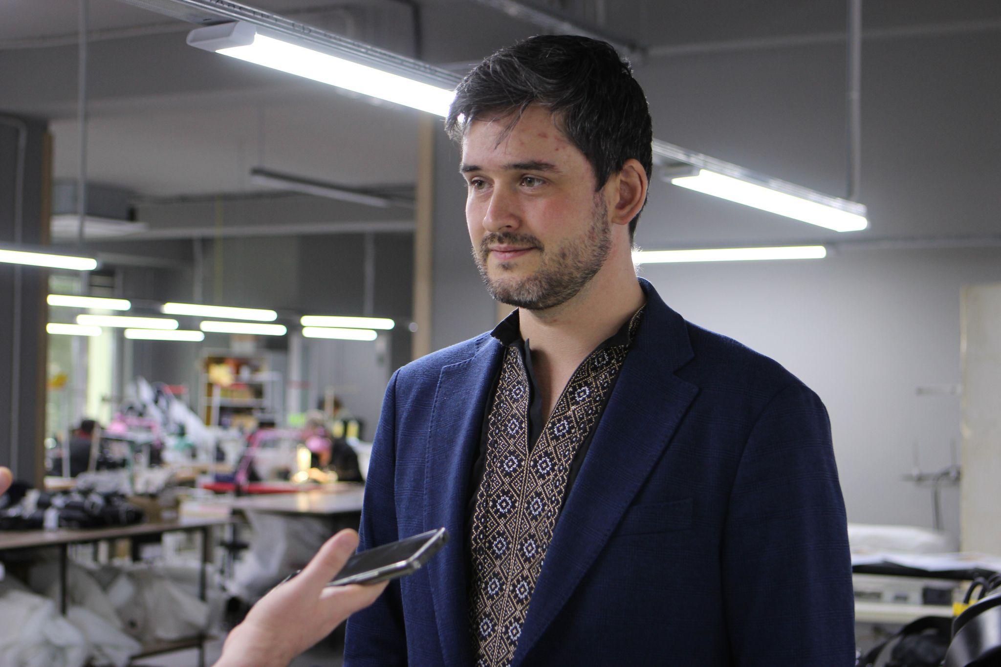 Новини Вінниці - фото з «Нас знають всі надзвичайники країни». У Вінниці шиють спецодяг для пожежників