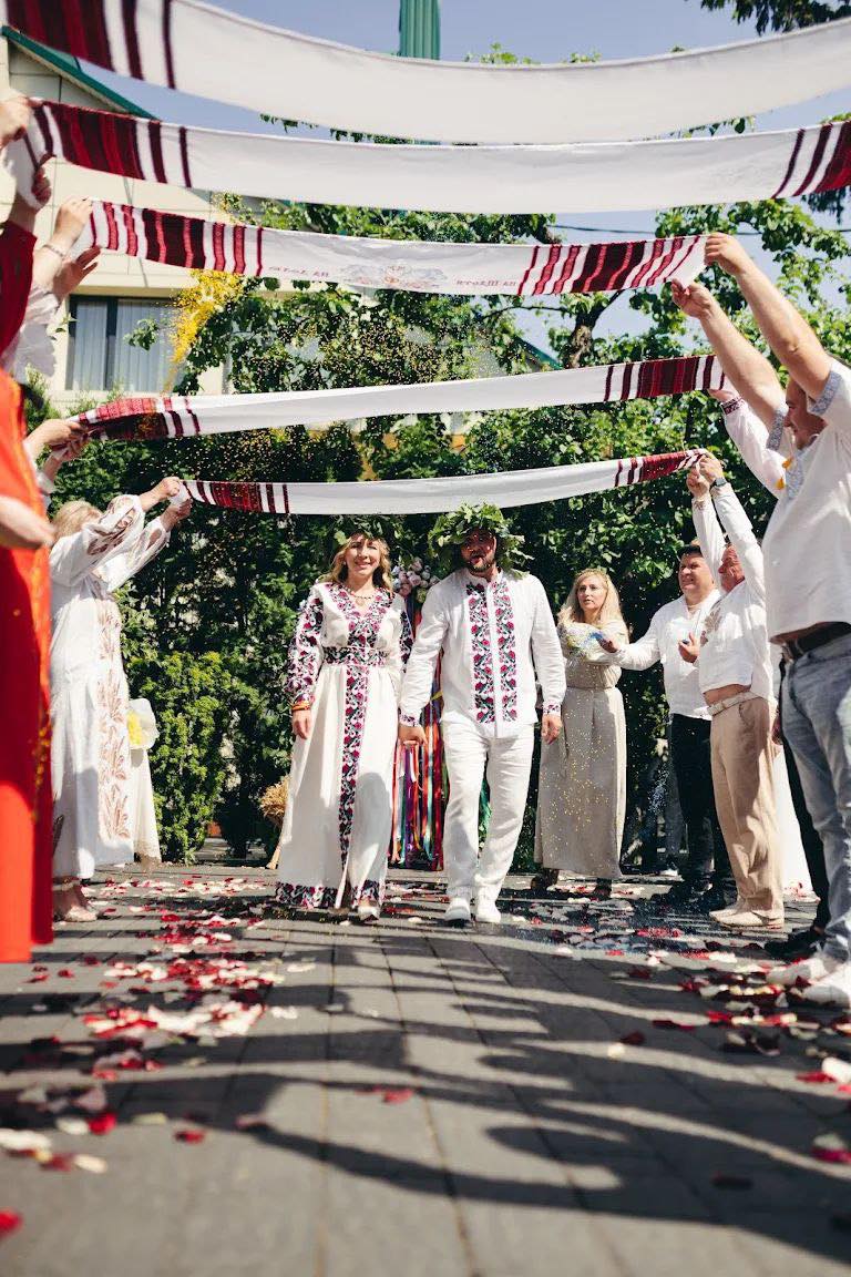Новини Хмельницького - фото з Кохання перемагає. У Хмельницькому жінка організовує безкоштовні весілля для військових Нет описания.