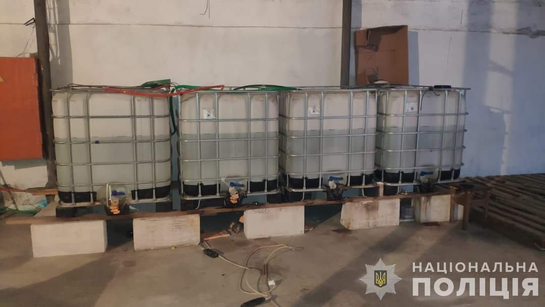 Новини Вінниці - фото з Підпільне виробництво алкоголю на Вінниччині: правоохоронці вилучили понад 20 тонн продукції
