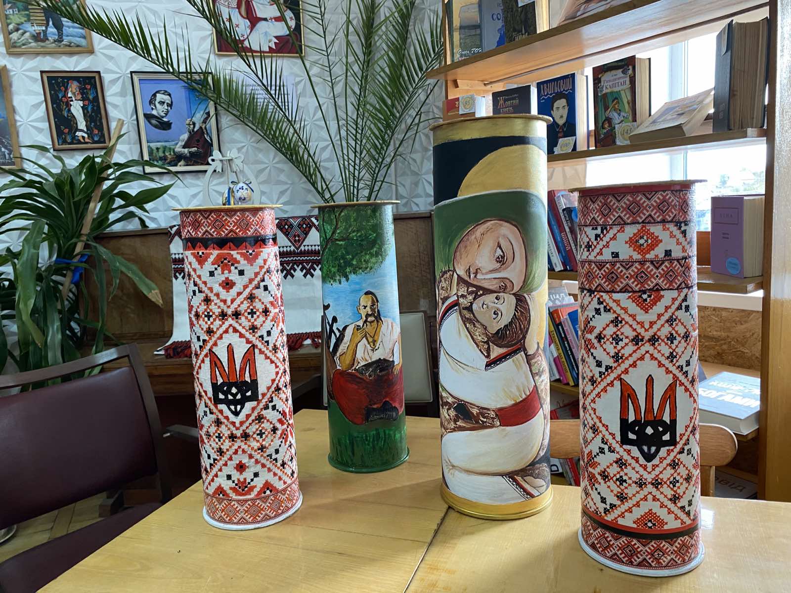 Новини Тернополя - фото з Іконописиця з Копичинець чекає чоловіка та сина з фронту і допомагає ЗСУ