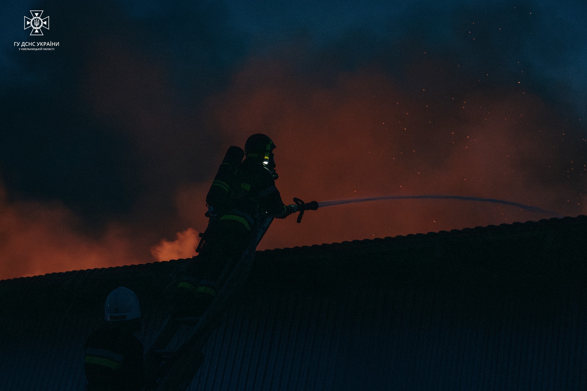 Возможно, это изображение вертолет и текст