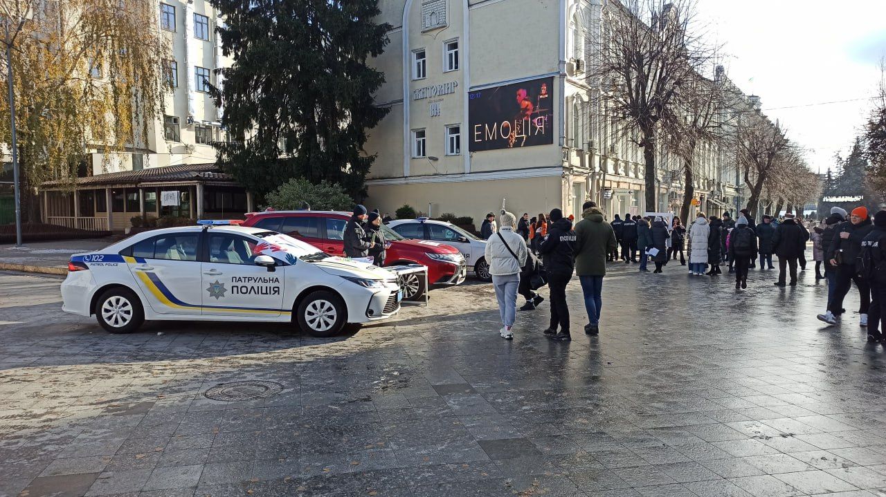 Новини Житомира - фото з У Житомирі - активності «Кроки до допомоги» в рамках міського етапу
акції "16 днів проти насильства»
