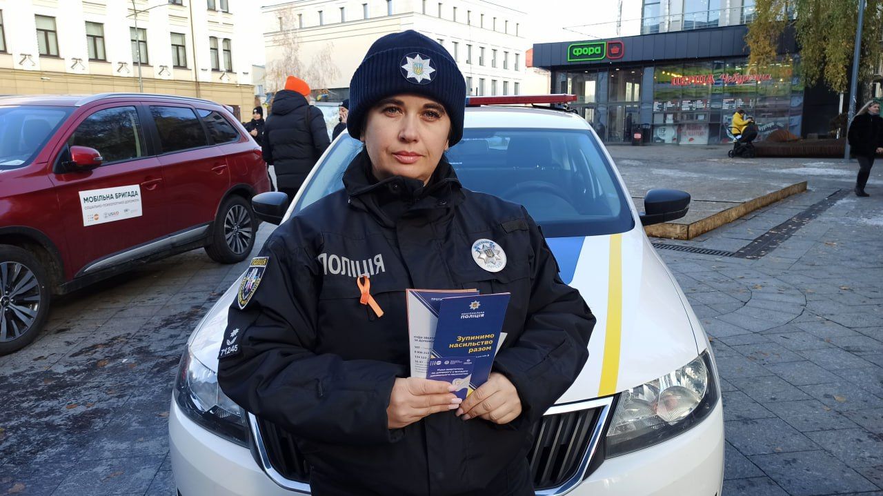 Новини Житомира - фото з У Житомирі - активності «Кроки до допомоги» в рамках міського етапу
акції "16 днів проти насильства»