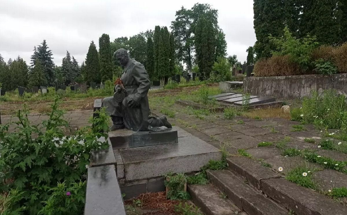 Новини Тернополя - фото з Де поділи останки батька з Микулинецького кладовища? Тернополянка обурена діями влади