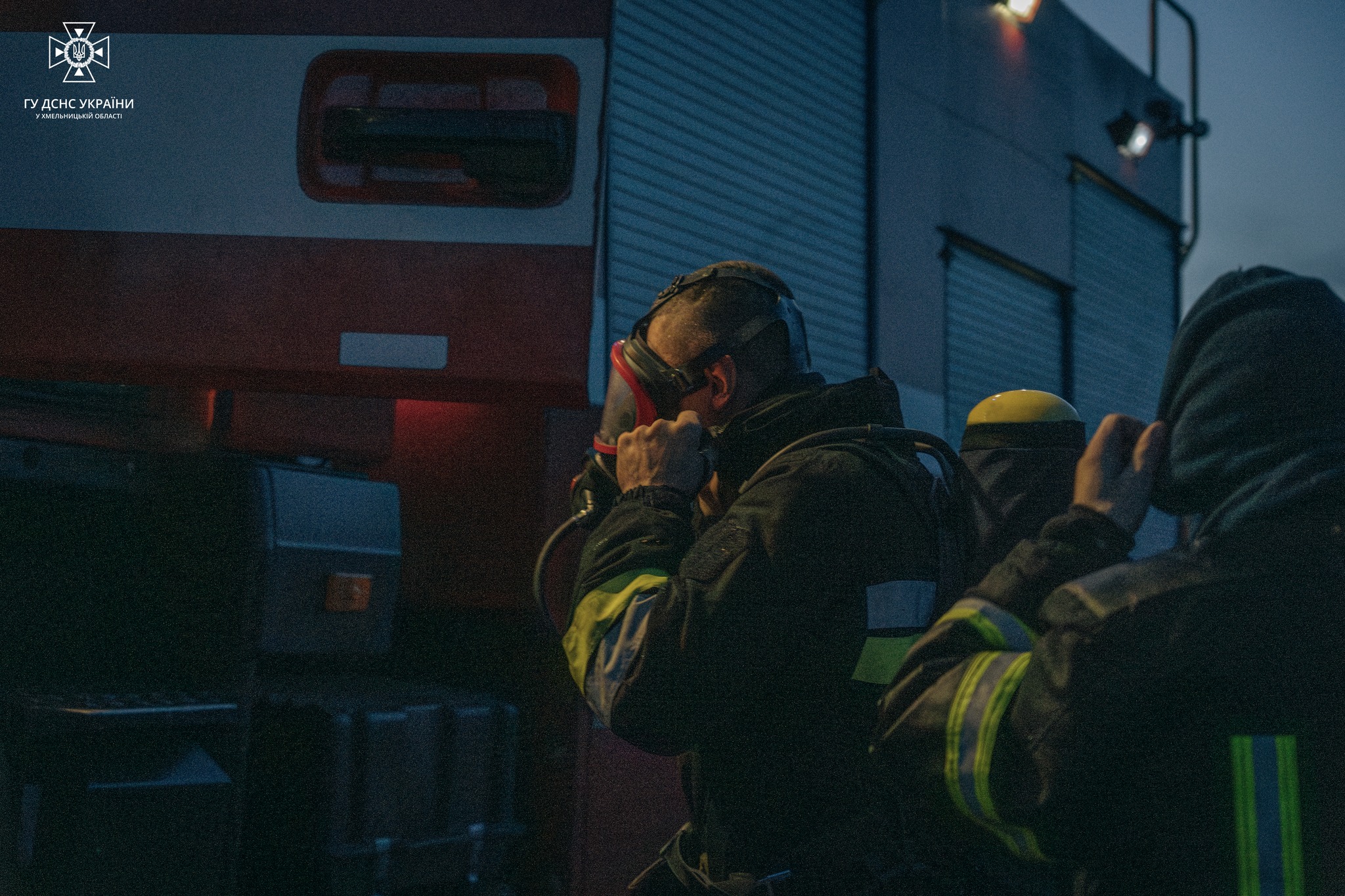 Возможно, это изображение 2 человека и текст