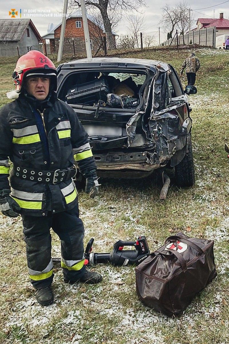 Новини Тернополя - фото з Аварія в Копичинцях — водій отримав численні травми та опинився заблокованим в авто