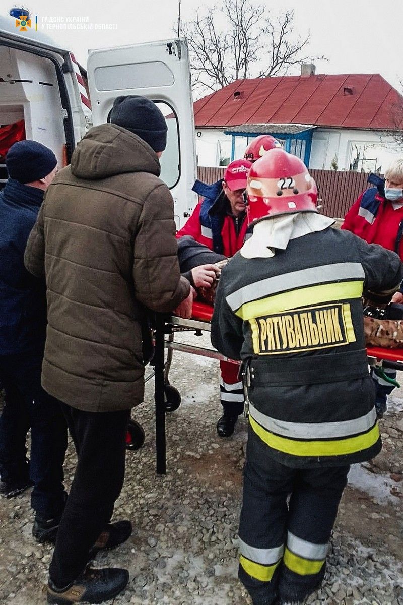 Новини Тернополя - фото з Аварія в Копичинцях — водій отримав численні травми та опинився заблокованим в авто