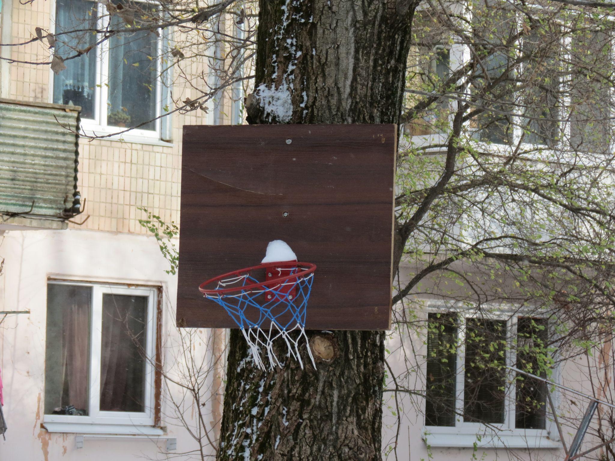 Новини Тернополя - фото з Облущилась фарба та стирчать іржаві болти: за скільки коштів відремонтують дитячий майданчик на Дружбі