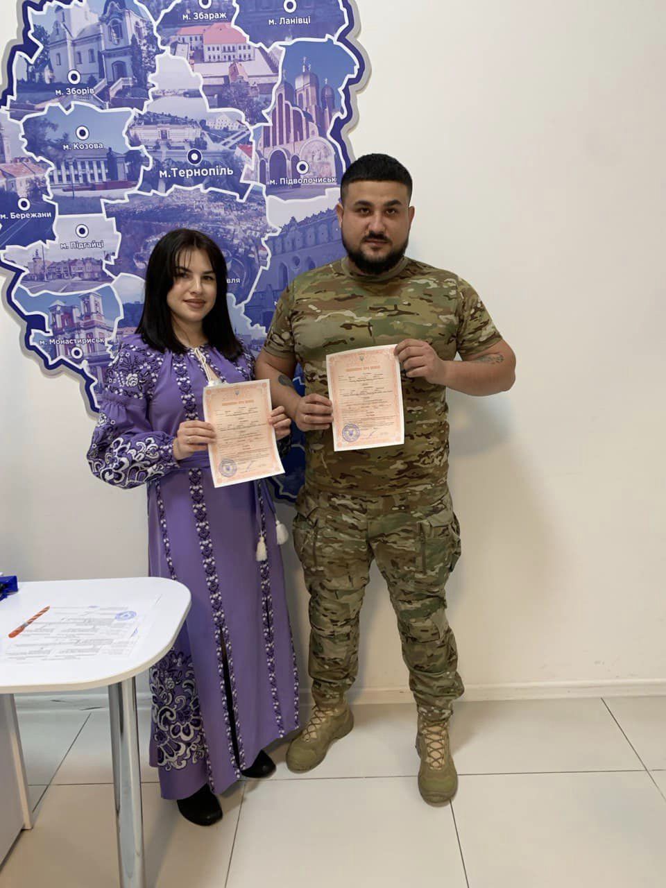 Новини Тернополя - фото з У Тернополі одружився військовий, який приїхав до коханої з Херсона