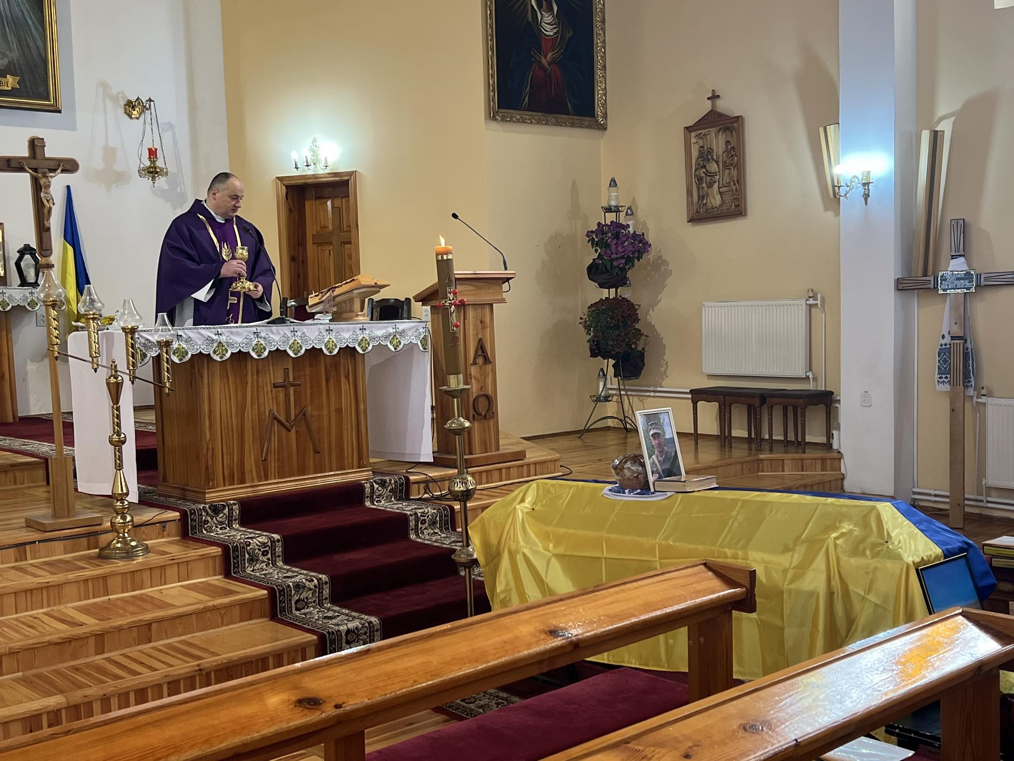 Новини Вінниці - фото з Загинув, прикриваючи побратимів. Вінниця попрощалась з Героєм Юрієм Марценюком