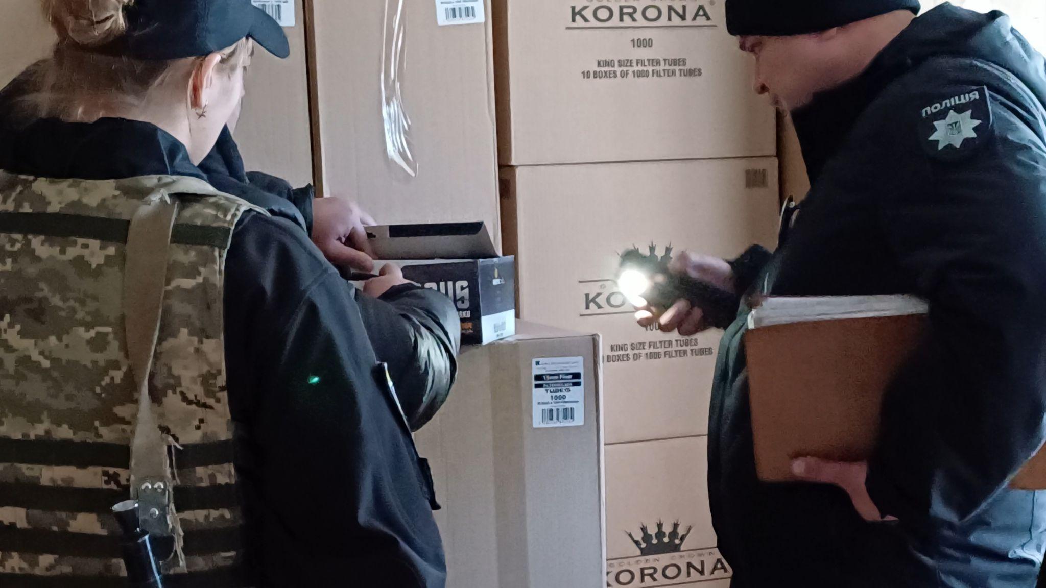 Новини Вінниці - фото з «Це тема силовиків з Одеси». Як журналісти «20 хвилин» викрили підпільний цех з вироблення цигарок