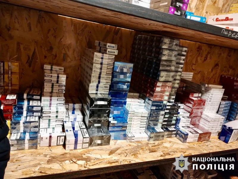 Новини Вінниці - фото з «Це тема силовиків з Одеси». Як журналісти «20 хвилин» викрили підпільний цех з вироблення цигарок вінницькі правоохоронці вилучили понад 5000 пачок тютюнових виробів без марок акцизного збору