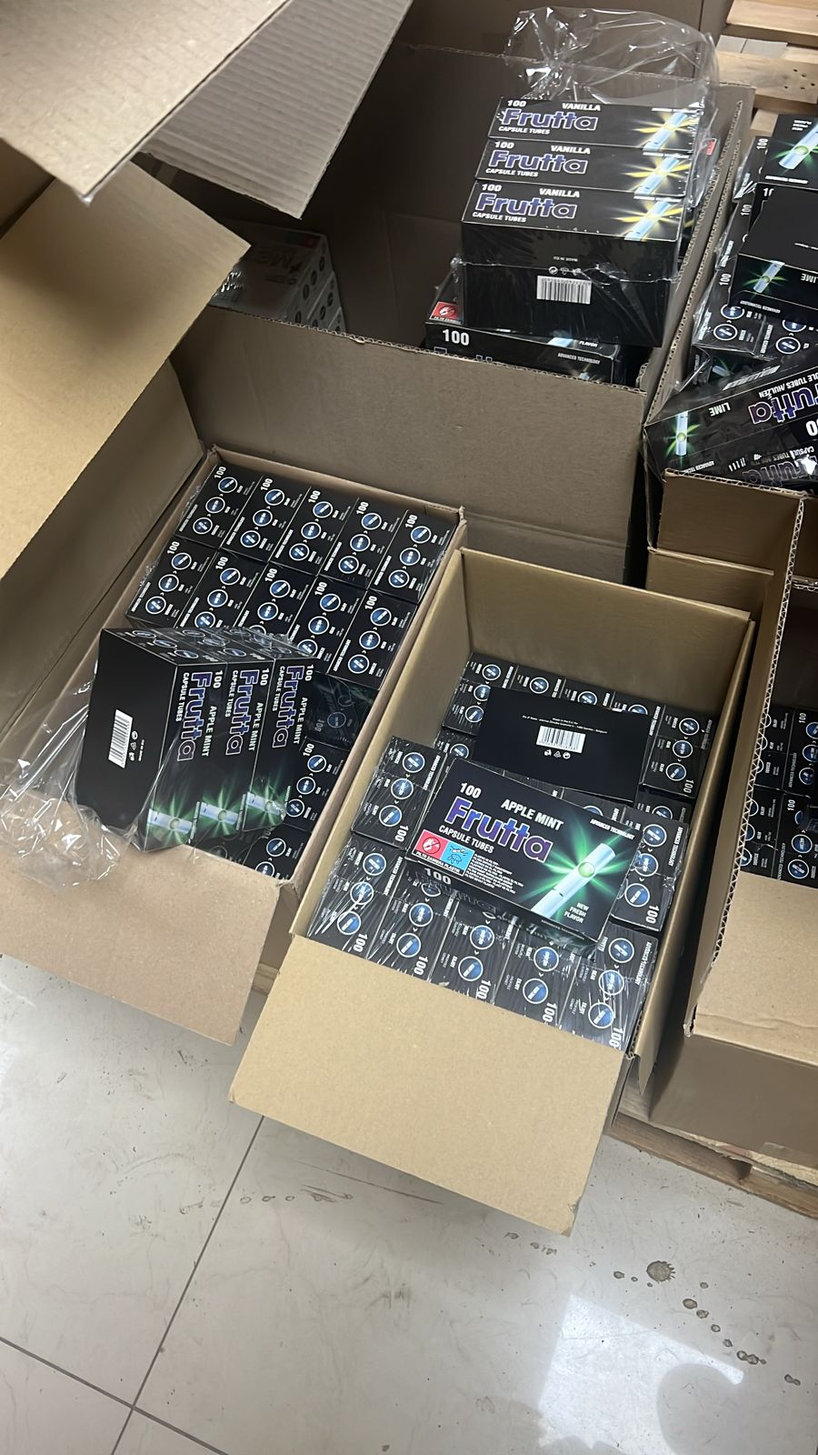 Новини Вінниці - фото з «Це тема силовиків з Одеси». Як журналісти «20 хвилин» викрили підпільний цех з вироблення цигарок