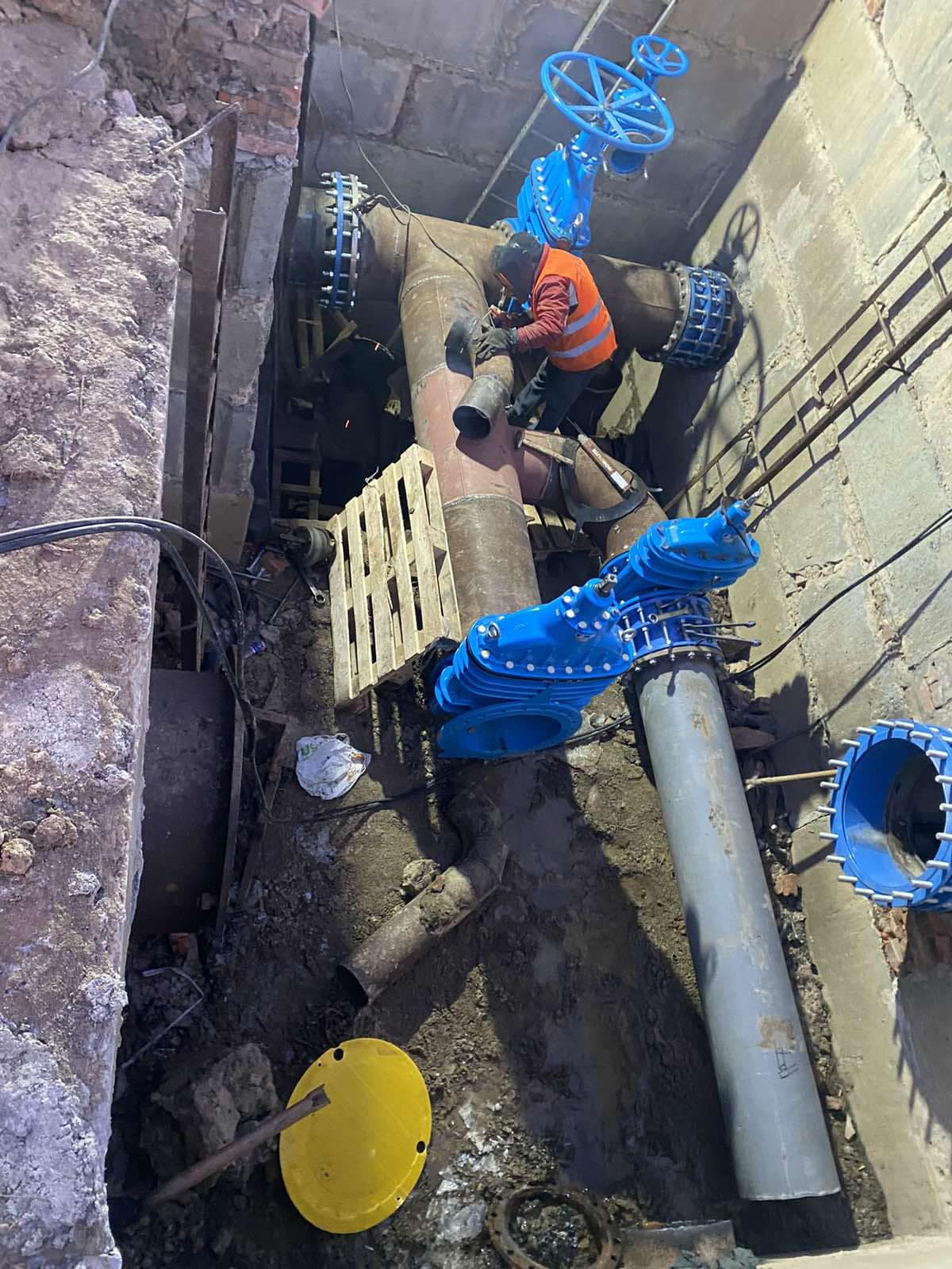 Новини Вінниці - фото з В Тяжилові і на Старому місті лагодили водопровід. Де ще йдуть роботи і немає води?