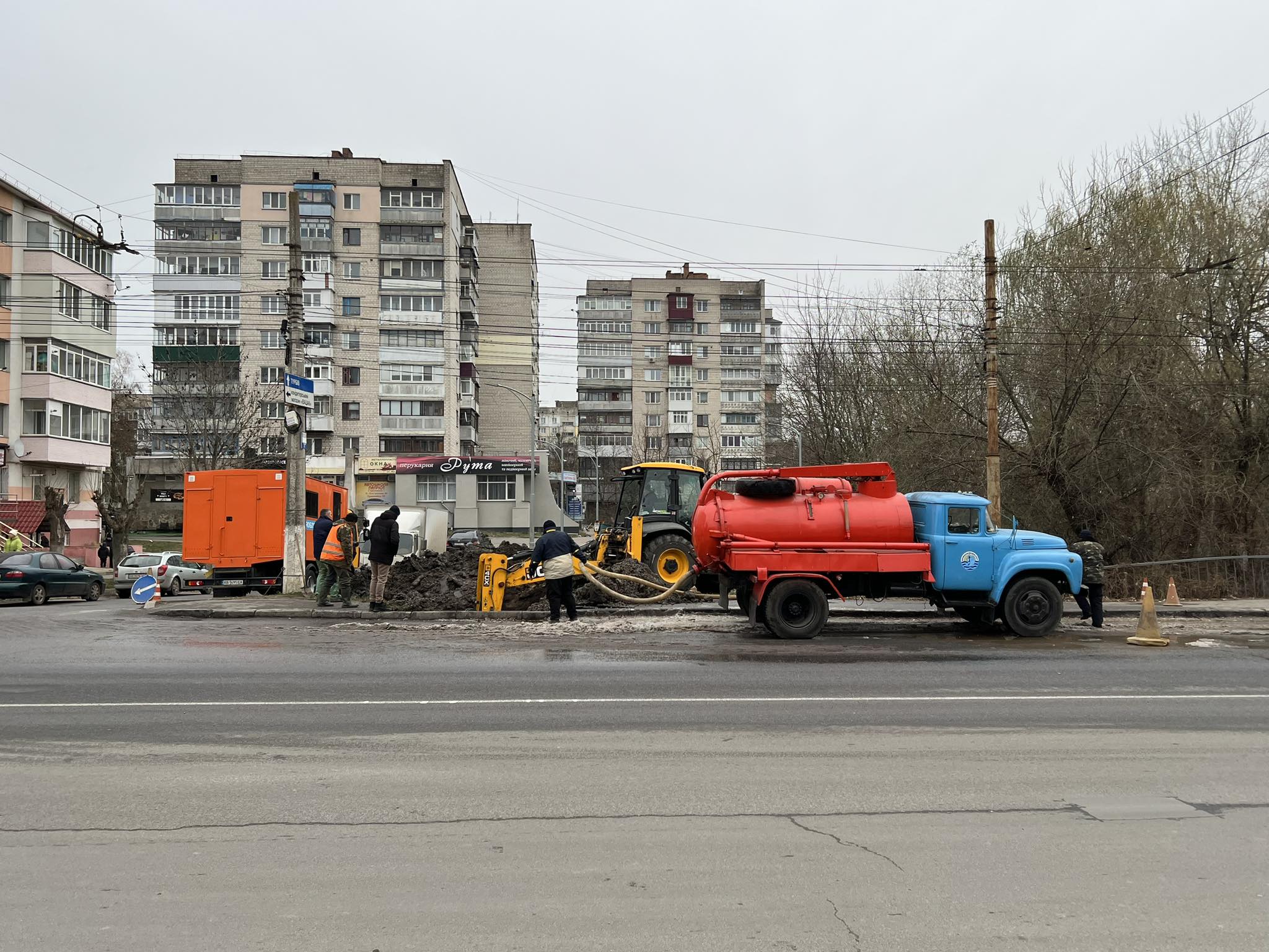 Новини Вінниці - фото з В Тяжилові і на Старому місті лагодили водопровід. Де ще йдуть роботи і немає води?