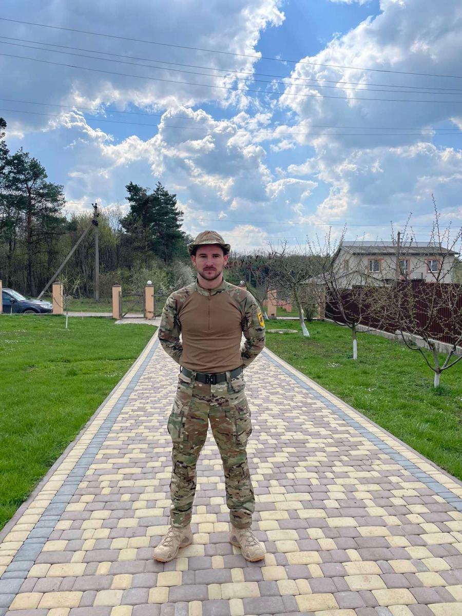 Новини Тернополя - фото з «На щиті» повертається до рідного дому захисник з Тернопільщини Назар Гірняк