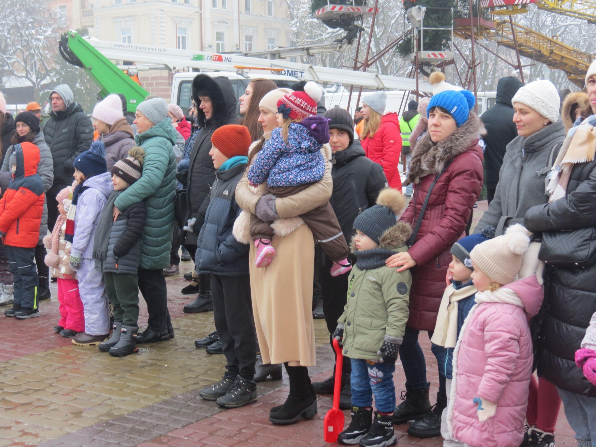 Новини Тернополя - фото з На Театральному майдані відкрили Казкову резиденцію святого Миколая