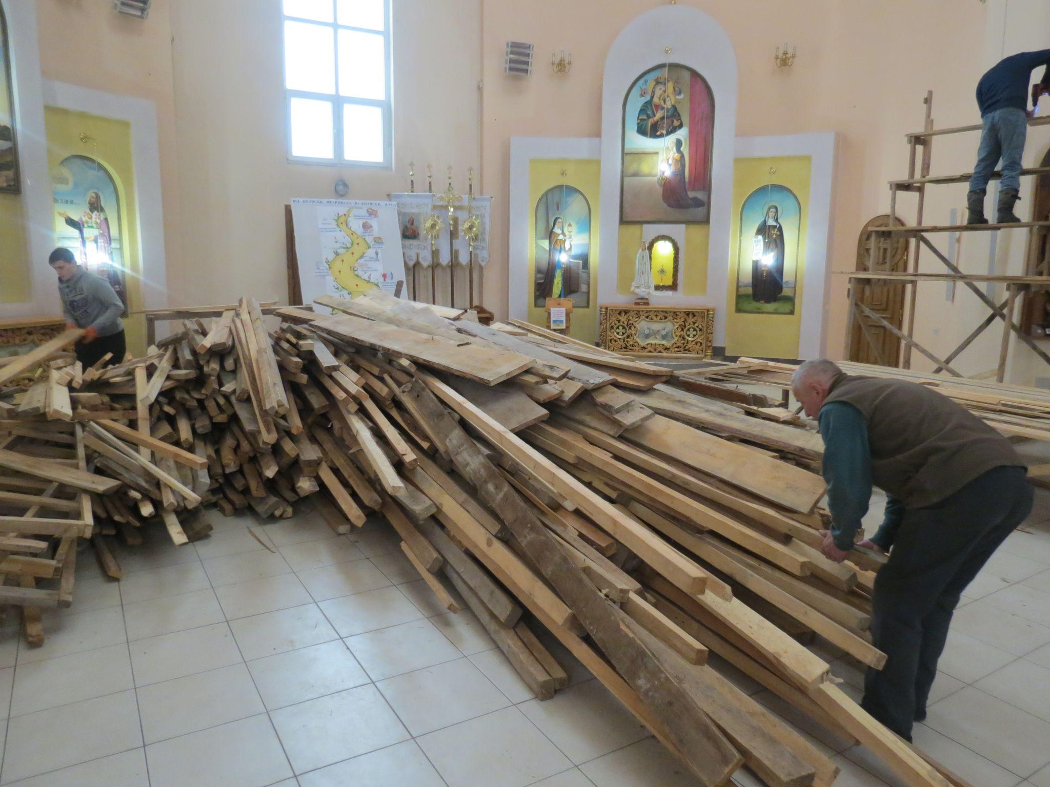 Новини Тернополя - фото з У Тернополі почали встановлювати найбільшу в Україні шопку