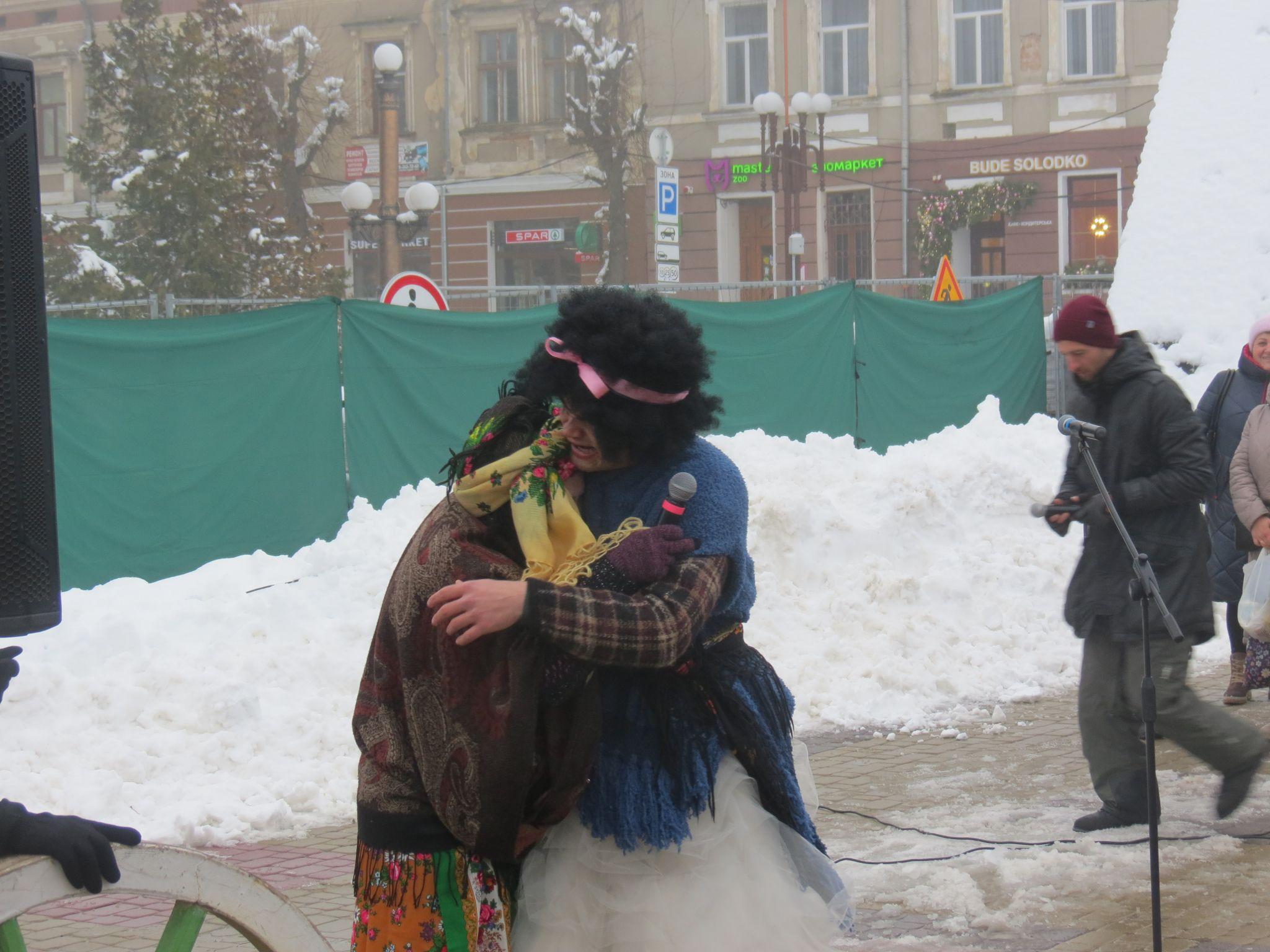 Новини Тернополя - фото з На Театральному майдані відкрили Казкову резиденцію святого Миколая