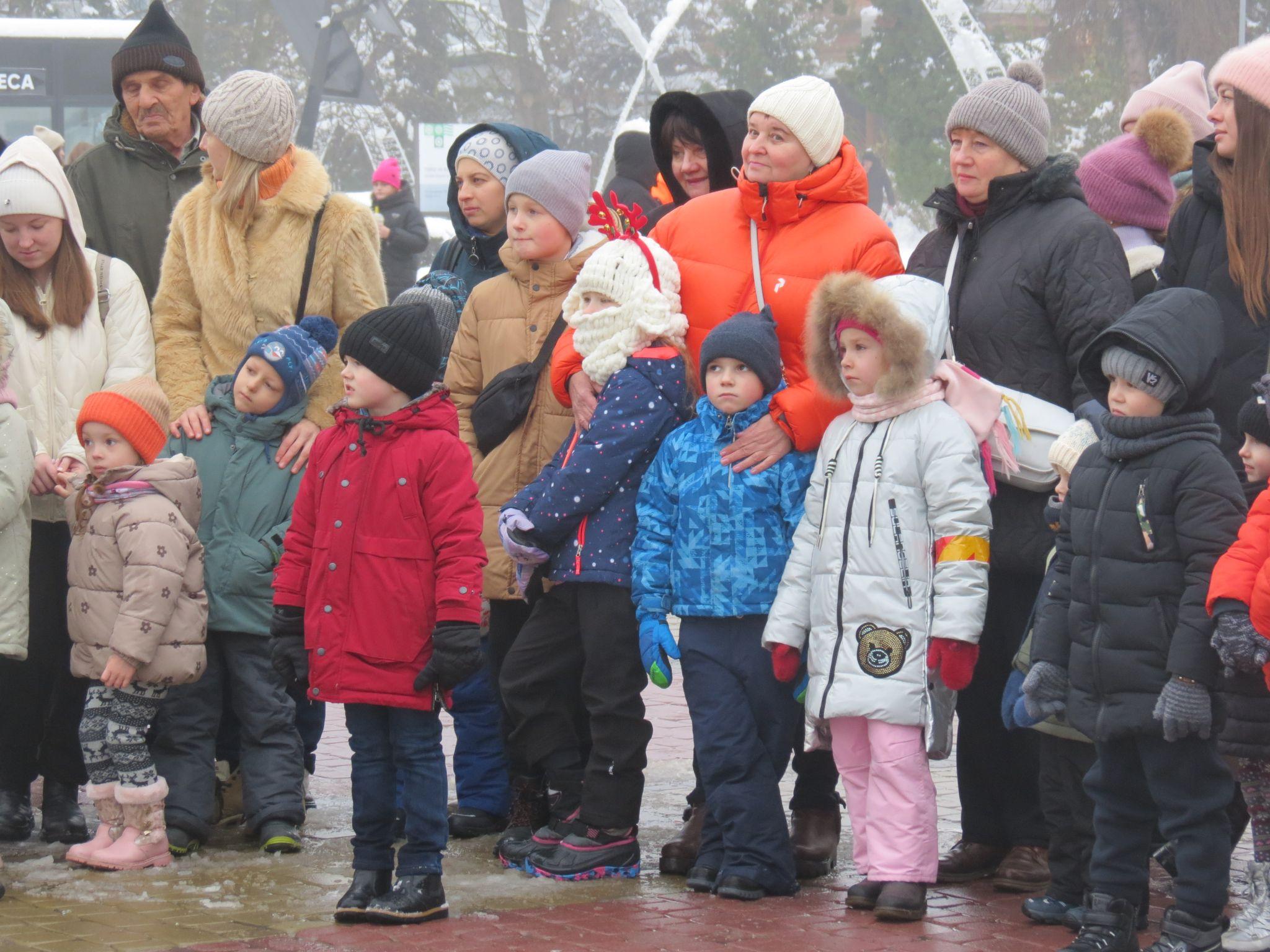 Новини Тернополя - фото з На Театральному майдані відкрили Казкову резиденцію святого Миколая