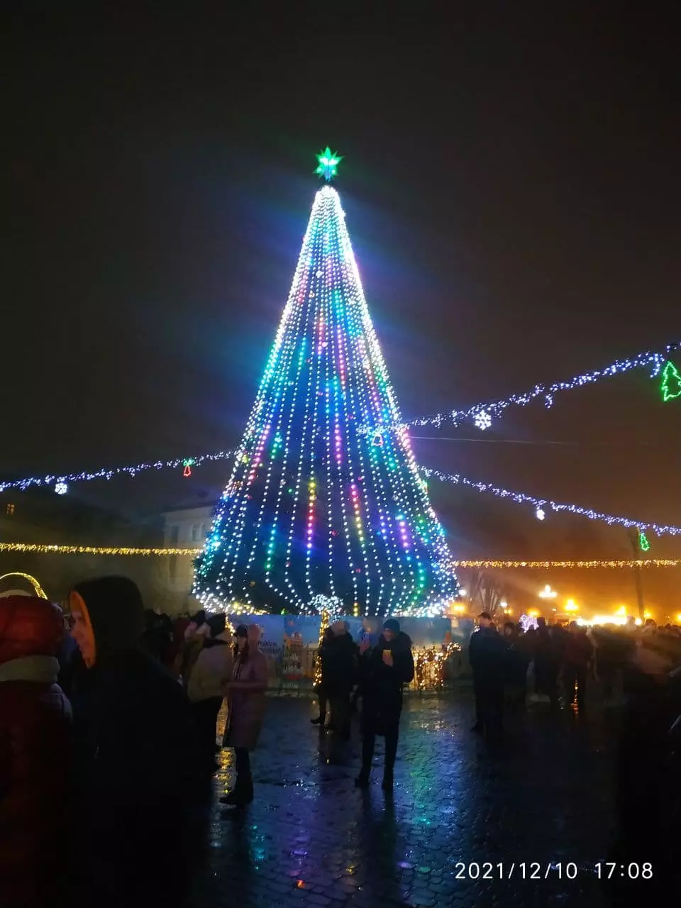 Новини Тернополя - фото з Як змінювалась головна новорічна ялинка Тернополя: дивіться підбірку фото