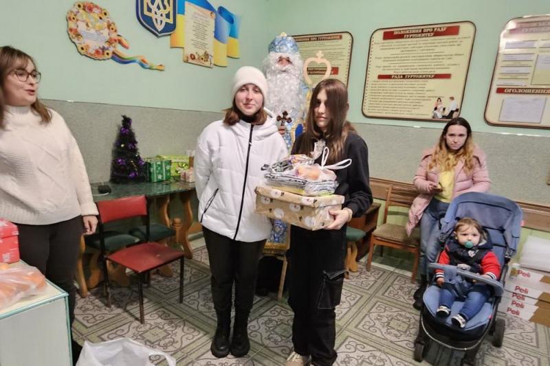 Новини Тернополя - фото з У Тернополі понад тисячу родин отримали подарунки до свята Миколая