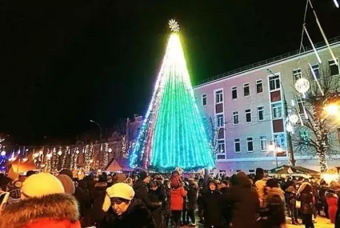 Новини Хмельницького - фото з Як виглядали центральні ялинки Хмельницького: історія у фото