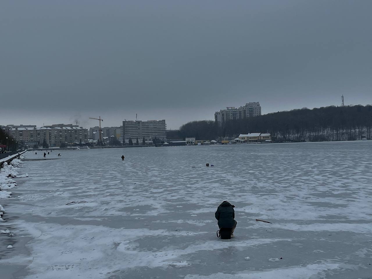 Новини Тернополя - фото з У Тернополі стартувала зимова риболовля: нагадуємо правила поведінки на кризі