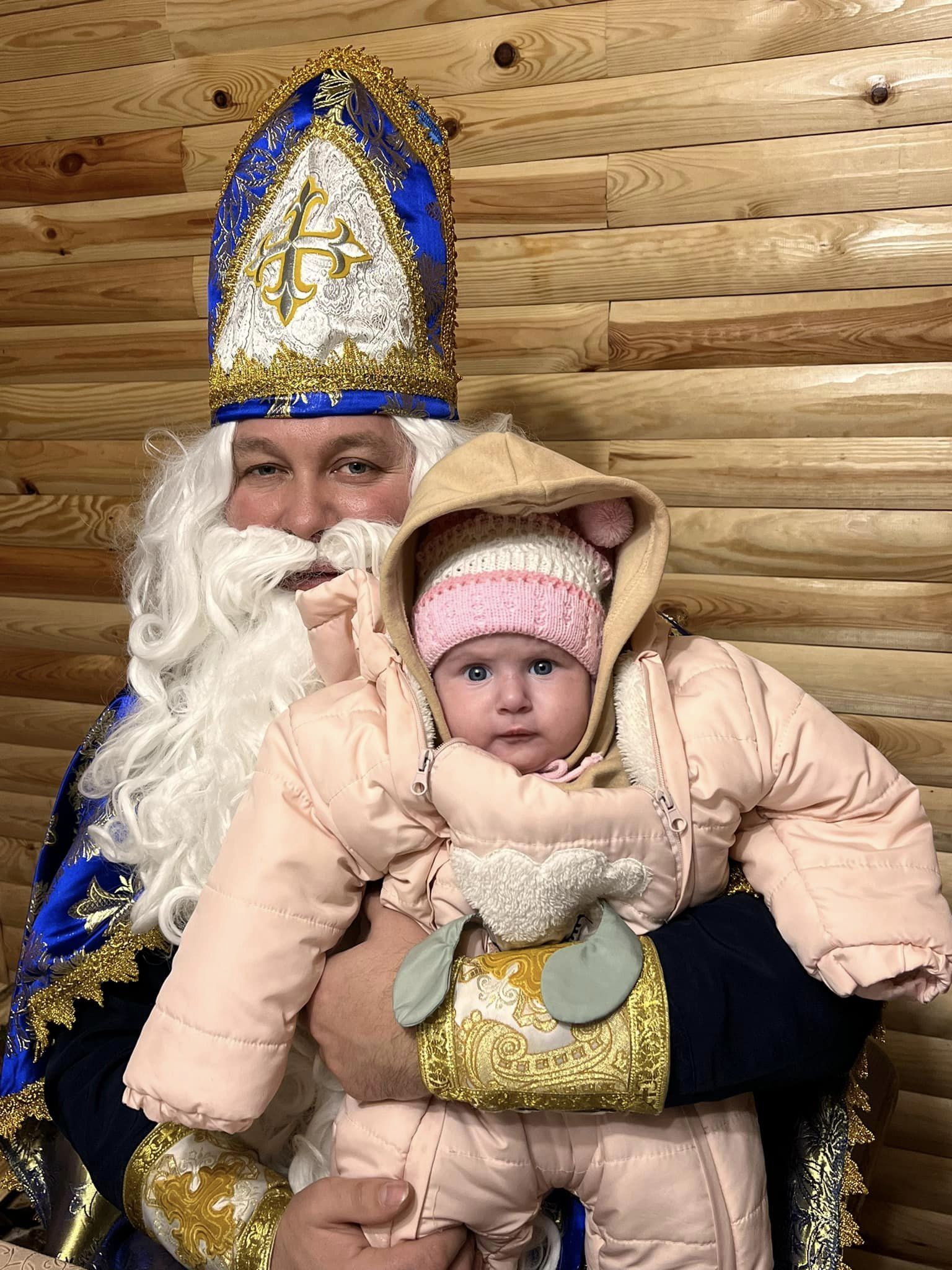 Новини Тернополя - фото з Відомий священник з Тернопільщини перевтілився у Святого Миколая