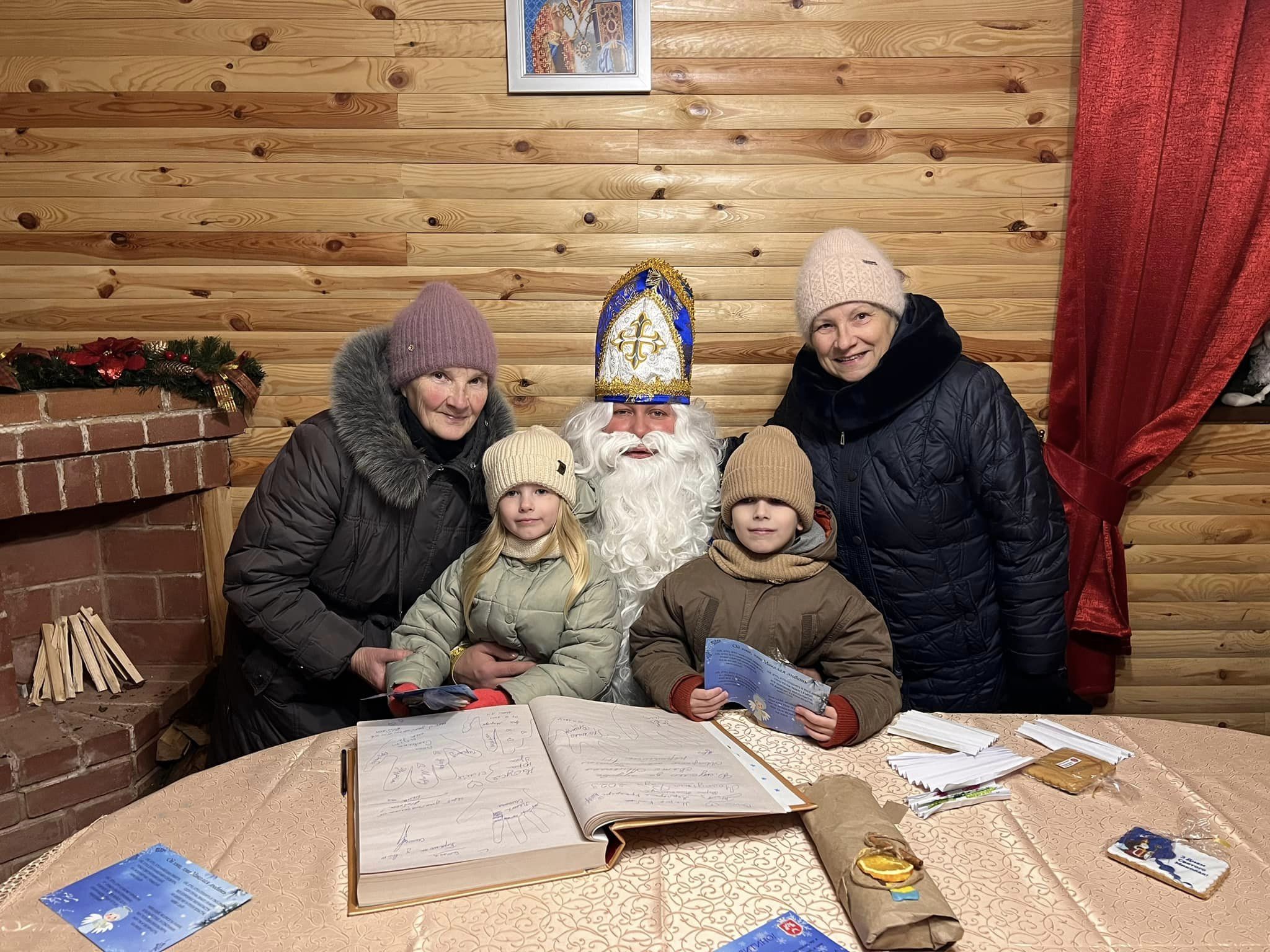 Новини Тернополя - фото з Відомий священник з Тернопільщини перевтілився у Святого Миколая