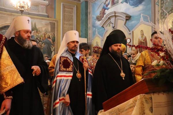 Новини Тернополя - фото з Вперше за майже 200 років у соборі в Кременці пролунала українська молитва