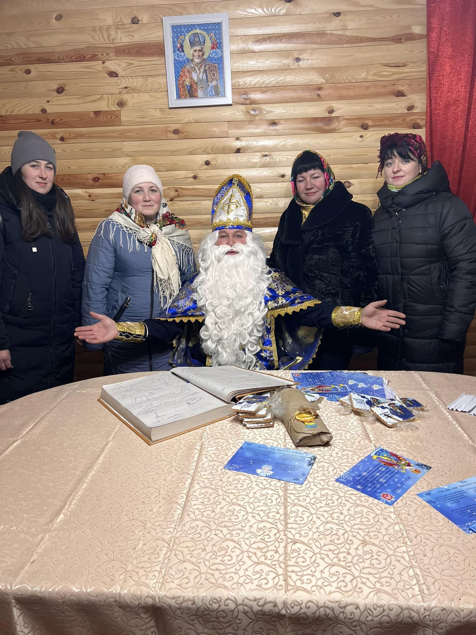 Новини Тернополя - фото з Відомий священник з Тернопільщини перевтілився у Святого Миколая