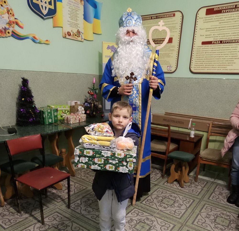 Новини Тернополя - фото з У Тернополі понад тисячу родин отримали подарунки до свята Миколая