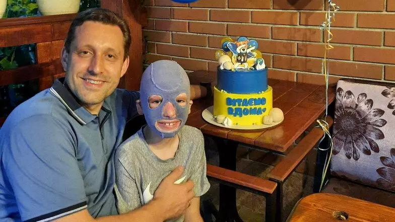 Новини Вінниці - фото з Роман Олексів, який дивом вижив під час ракетного обстрілу Вінниці, зустрівся з Папою Франциском