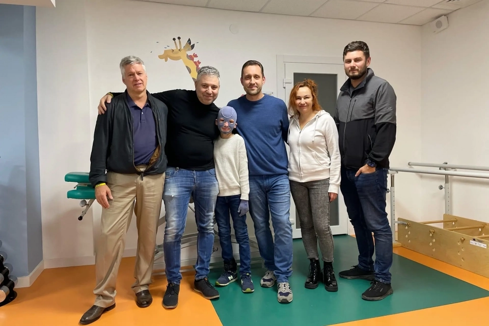 Новини Вінниці - фото з Роман Олексів, який дивом вижив під час ракетного обстрілу Вінниці, зустрівся з Папою Франциском