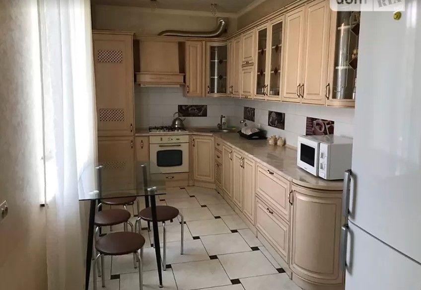 Новини Тернополя - фото з Скільки коштує орендувати квартиру на Новий рік у Тернополі й Карпатах? Ми дізнались